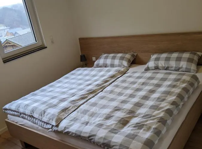 Schieferterrasse - Waldsee - Nyaraló *