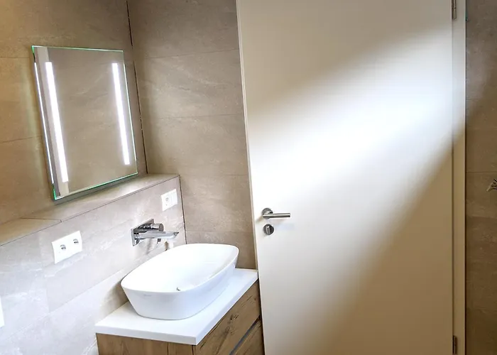 Schieferterrasse - Waldsee - Nyaraló Rieden