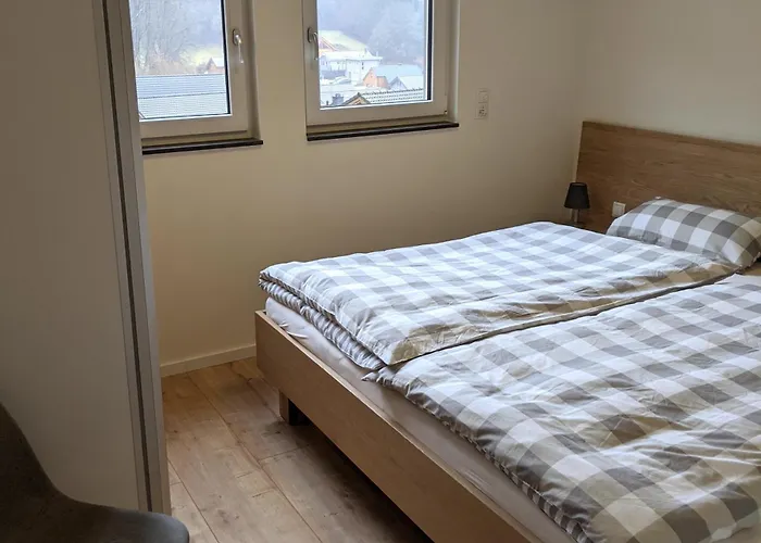 Schieferterrasse - Waldsee - Nyaraló *